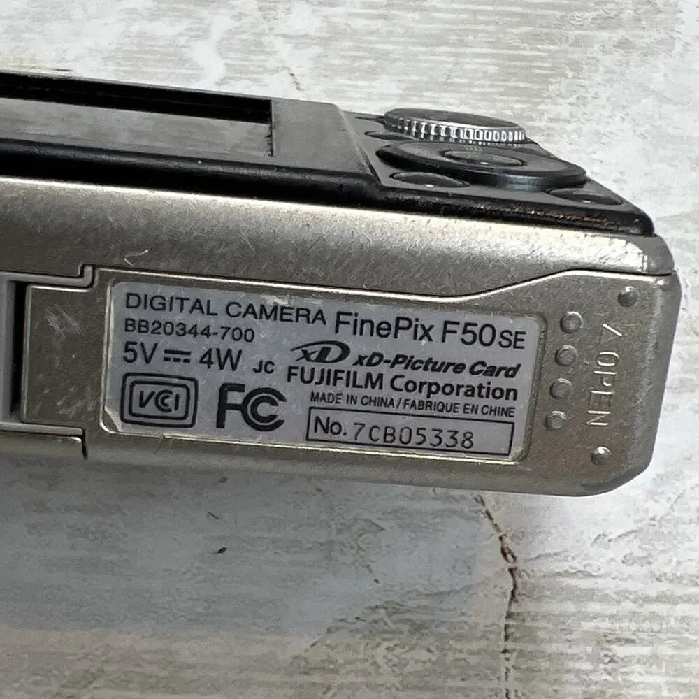 Fujifilm FinePix F50 SE 12.0MP Digital Camera FOR PARTS or REPAIR - UNTESTED